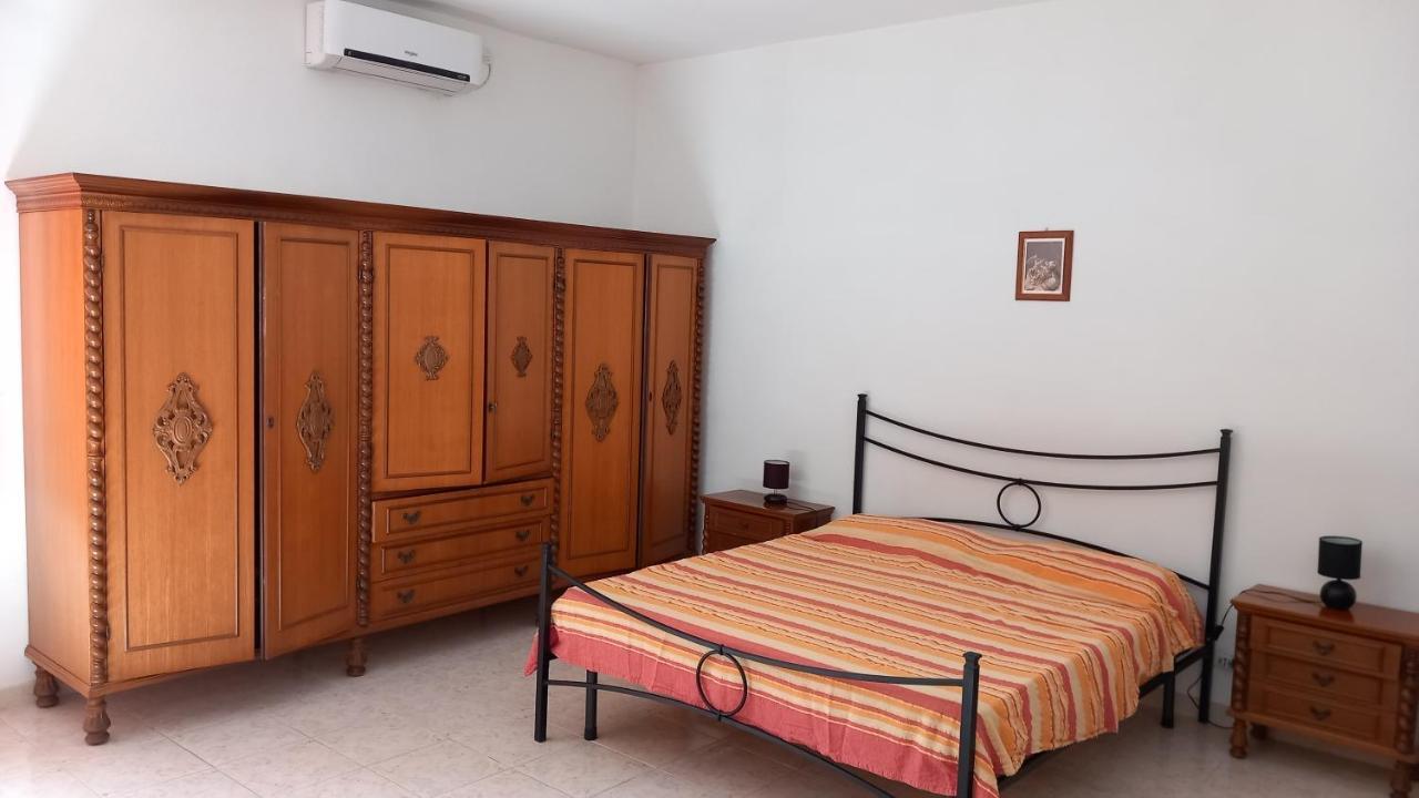 B&B Il Cortile Del Sole Olmedo Dış mekan fotoğraf